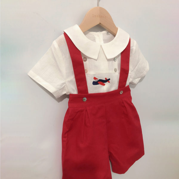 Conjunto rojo para niño con camisa bordada 4